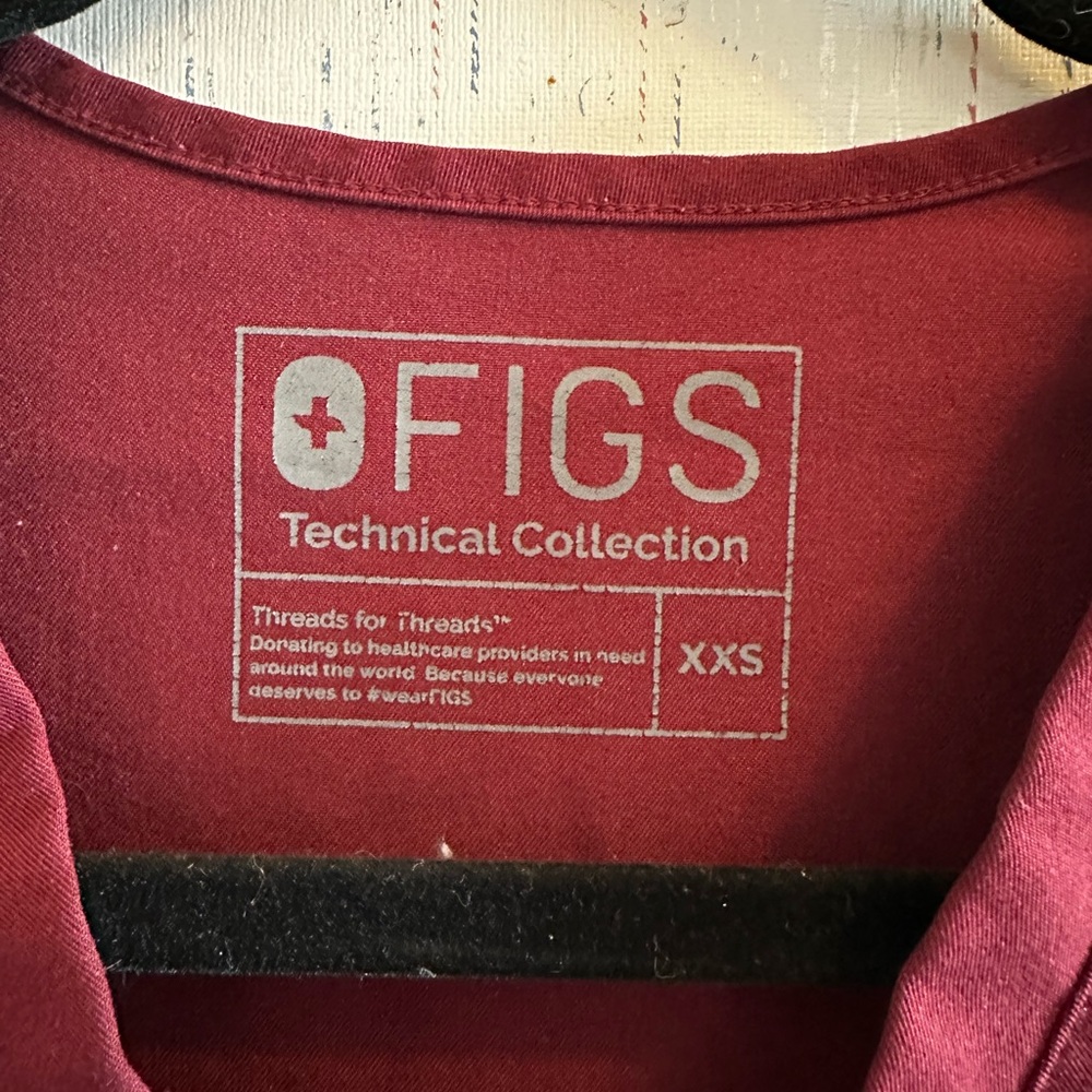 Figs Maroon Scrub Set - Picture 2 of 5